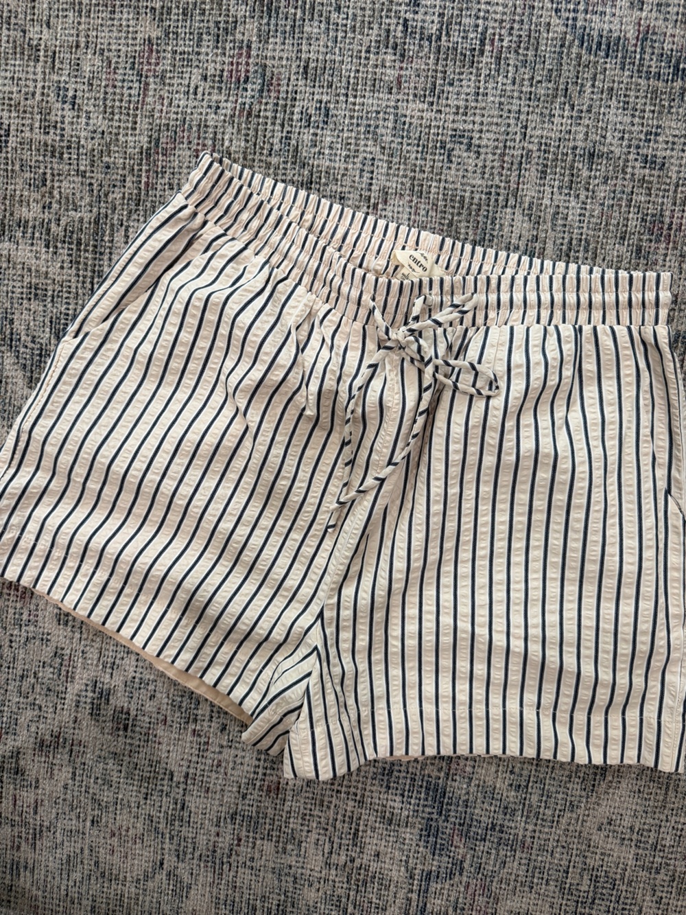 ENTRO | Navy & Cream Seersucker Striped Drawstring Shorts- L NWT